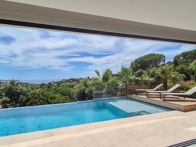 Maison &agrave; vendre - 7 pi&egrave;ces - 250 m2 - Cavalaire Sur Mer - 83 - PROVENCE-ALPES-COTE-D-AZUR