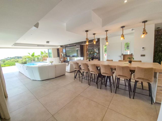 Maison &agrave; vendre - 7 pi&egrave;ces - 250 m2 - Cavalaire Sur Mer - 83 - PROVENCE-ALPES-COTE-D-AZUR