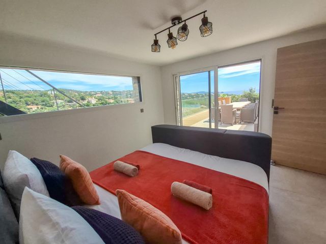 Maison &agrave; vendre - 7 pi&egrave;ces - 250 m2 - Cavalaire Sur Mer - 83 - PROVENCE-ALPES-COTE-D-AZUR