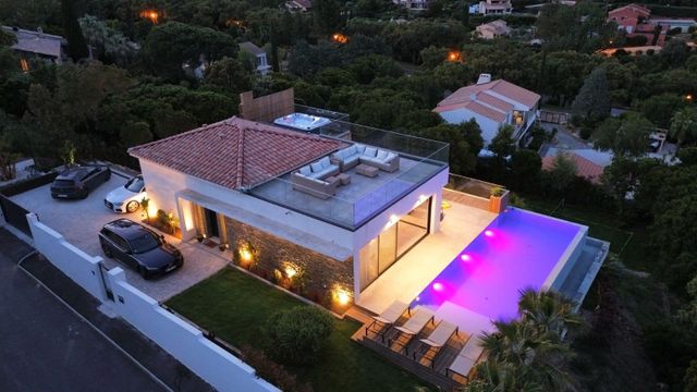 Maison &agrave; vendre - 7 pi&egrave;ces - 250 m2 - Cavalaire Sur Mer - 83 - PROVENCE-ALPES-COTE-D-AZUR