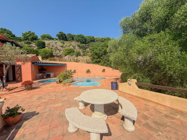 Maison à vendre - 5 pièces - 140 m2 - Cavalaire Sur Mer - 83 - PROVENCE-ALPES-COTE-D-AZUR