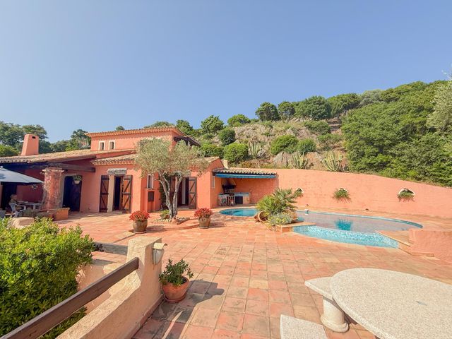 Maison à vendre - 5 pièces - 140 m2 - Cavalaire Sur Mer - 83 - PROVENCE-ALPES-COTE-D-AZUR