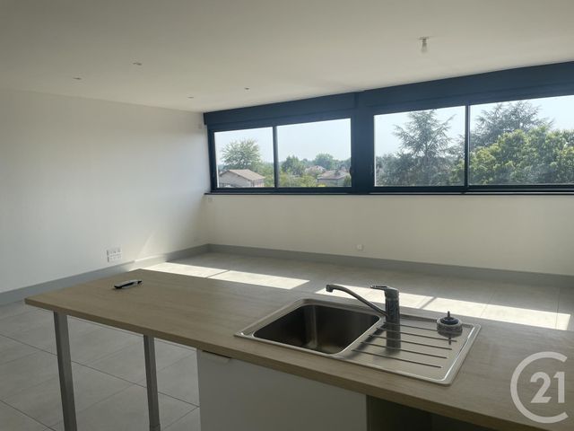 Appartement &agrave; louer - 4 pi&egrave;ces - 105,30 m2 - Montpon Menesterol - 24 - AQUITAINE