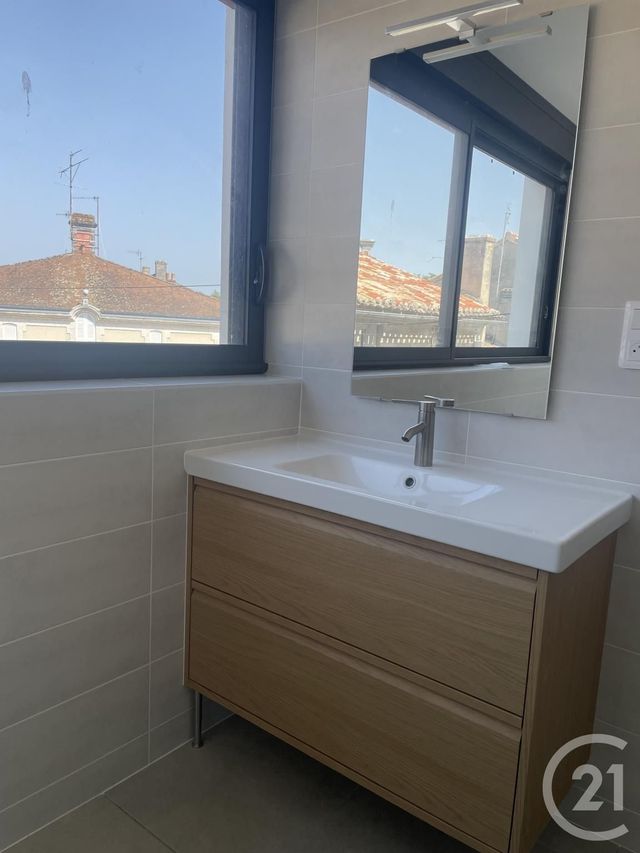 Appartement &agrave; louer - 4 pi&egrave;ces - 105,30 m2 - Montpon Menesterol - 24 - AQUITAINE