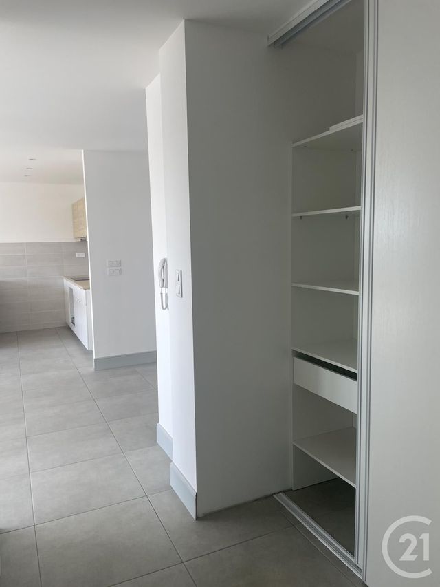 Appartement &agrave; louer - 4 pi&egrave;ces - 105,30 m2 - Montpon Menesterol - 24 - AQUITAINE