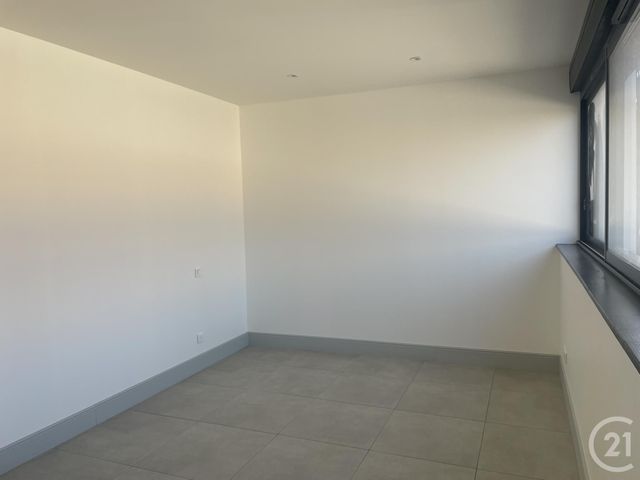 Appartement &agrave; louer - 4 pi&egrave;ces - 105,30 m2 - Montpon Menesterol - 24 - AQUITAINE