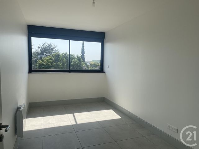 Appartement &agrave; louer - 4 pi&egrave;ces - 105,30 m2 - Montpon Menesterol - 24 - AQUITAINE