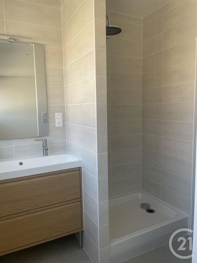 Appartement &agrave; louer - 4 pi&egrave;ces - 105,30 m2 - Montpon Menesterol - 24 - AQUITAINE