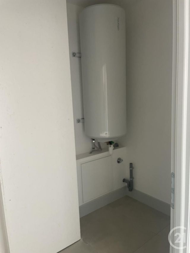 Appartement &agrave; louer - 4 pi&egrave;ces - 105,30 m2 - Montpon Menesterol - 24 - AQUITAINE