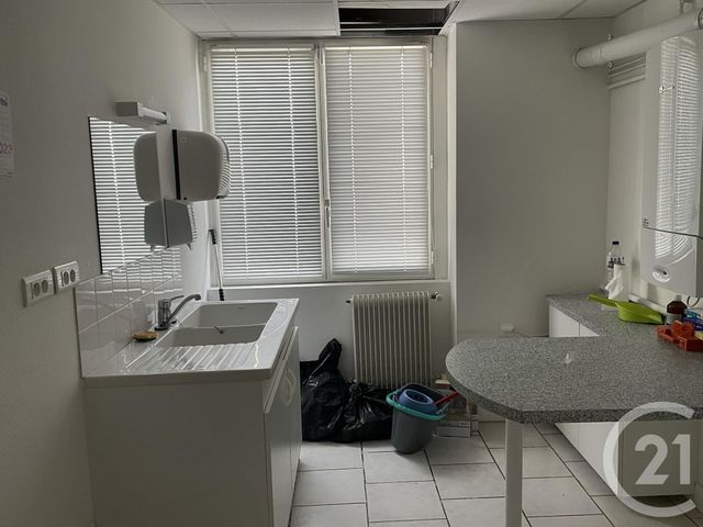 Appartement &agrave; louer - 6 pi&egrave;ces - 90 m2 - Montpon Menesterol - 24 - AQUITAINE