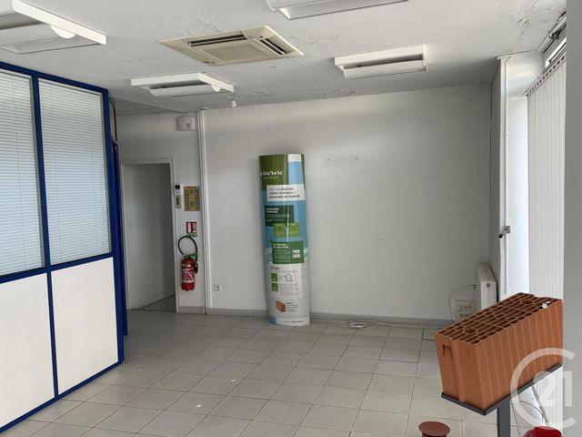 Appartement &agrave; louer - 6 pi&egrave;ces - 90 m2 - Montpon Menesterol - 24 - AQUITAINE