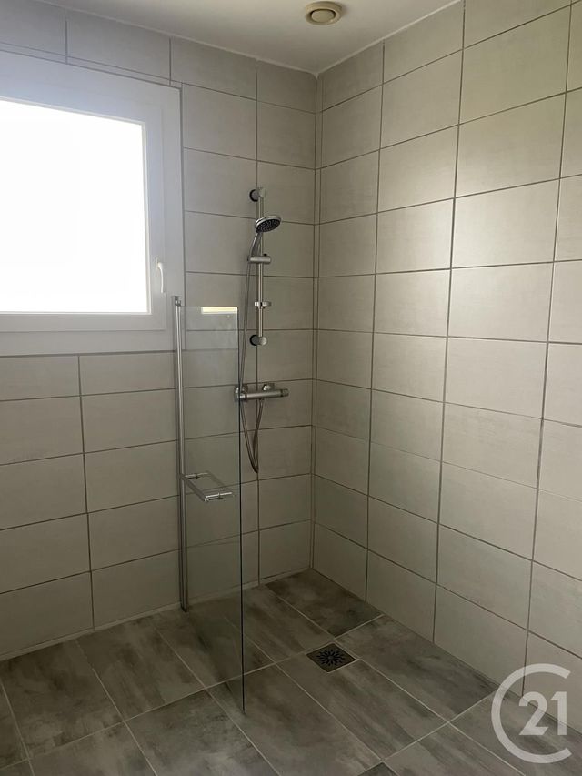 Maison &agrave; louer - 3 pi&egrave;ces - 78 m2 - Montpon Menesterol - 24 - AQUITAINE