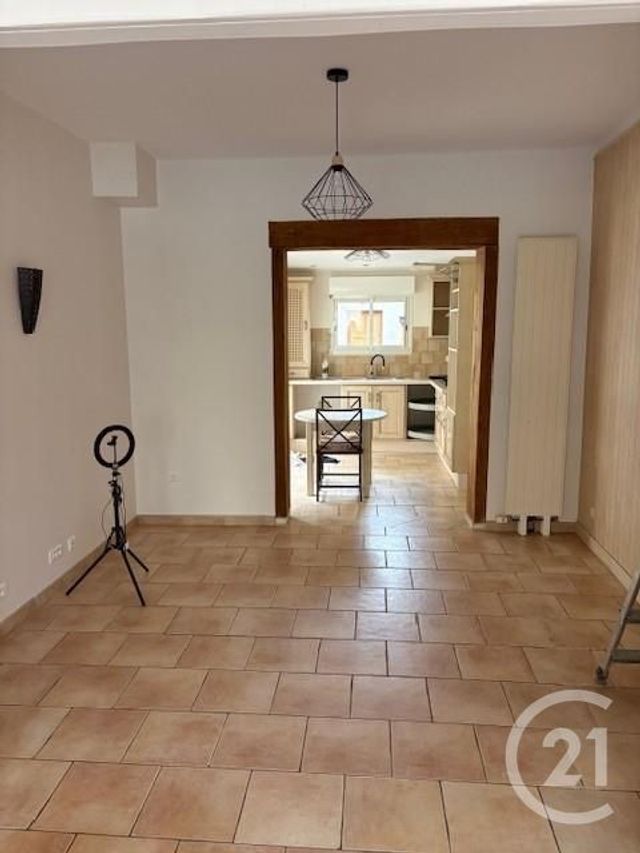 Maison &agrave; louer - 5 pi&egrave;ces - 140 m2 - Montpon Menesterol - 24 - AQUITAINE