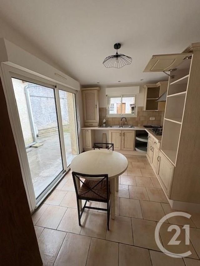 Maison &agrave; louer - 5 pi&egrave;ces - 140 m2 - Montpon Menesterol - 24 - AQUITAINE