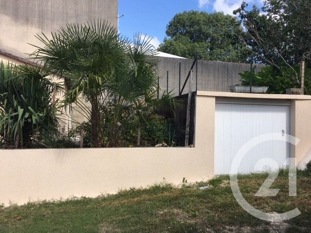 Maison &agrave; louer - 3 pi&egrave;ces - 73 m2 - Montpon Menesterol - 24 - AQUITAINE