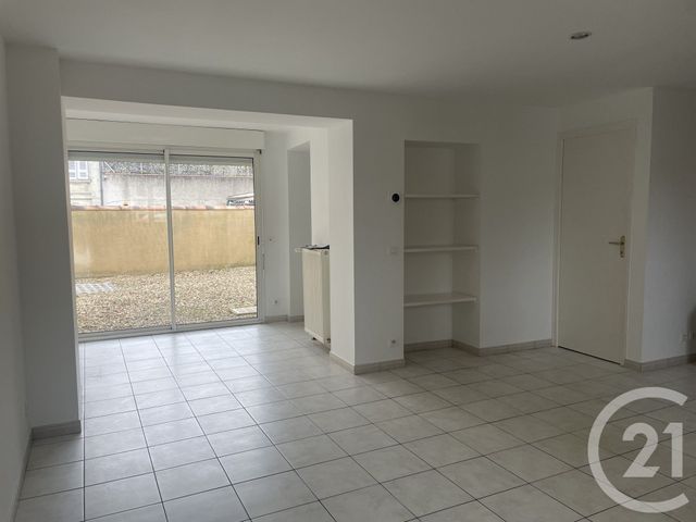 Maison &agrave; louer - 4 pi&egrave;ces - 70,81 m2 - Montpon Menesterol - 24 - AQUITAINE