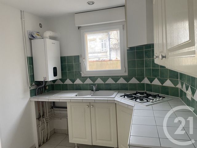 Maison &agrave; louer - 4 pi&egrave;ces - 70,81 m2 - Montpon Menesterol - 24 - AQUITAINE