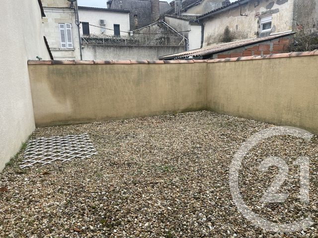 Maison &agrave; louer - 4 pi&egrave;ces - 70,81 m2 - Montpon Menesterol - 24 - AQUITAINE