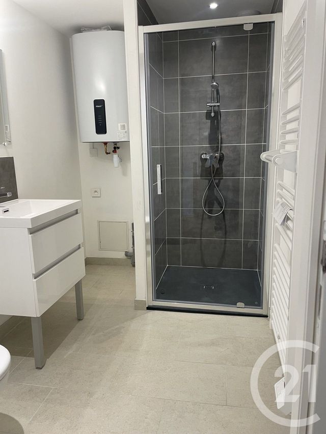 Appartement &agrave; louer - 3 pi&egrave;ces - 57,45 m2 - Montpon Menesterol - 24 - AQUITAINE