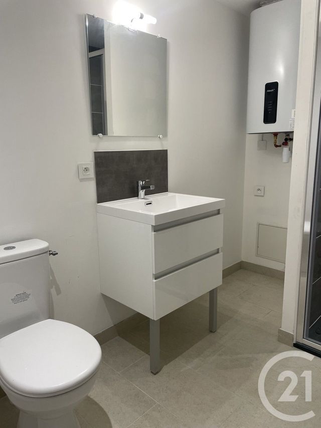 Appartement &agrave; louer - 3 pi&egrave;ces - 57,45 m2 - Montpon Menesterol - 24 - AQUITAINE