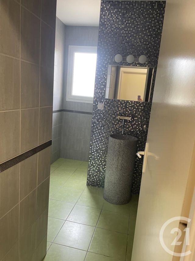 Maison &agrave; louer - 4 pi&egrave;ces - 84,10 m2 - St Seurin Sur L Isle - 33 - AQUITAINE