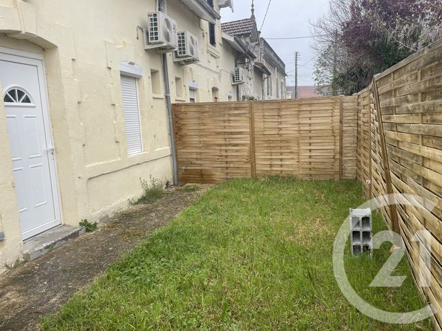 Appartement &agrave; louer - 2 pi&egrave;ces - 50 m2 - Mussidan - 24 - AQUITAINE