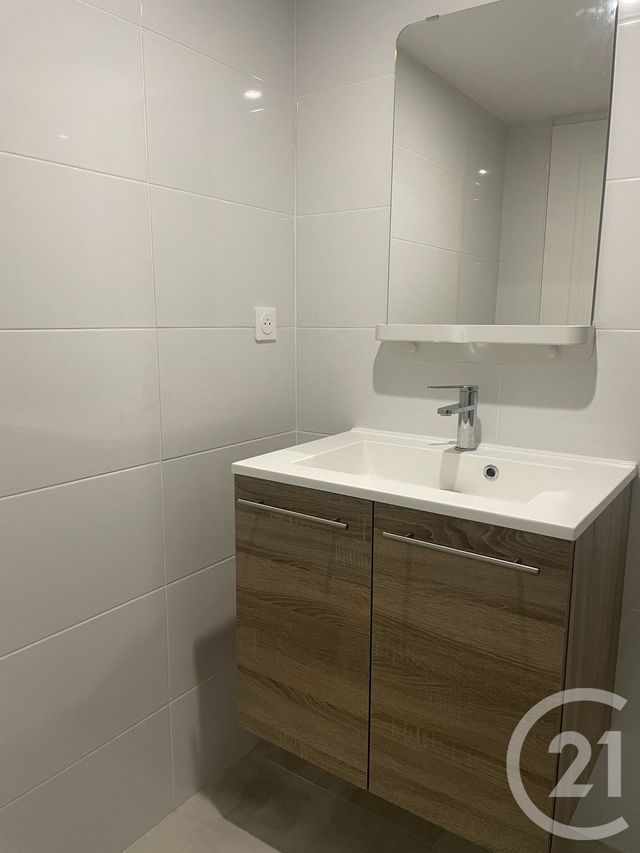 Appartement &agrave; louer - 2 pi&egrave;ces - 50 m2 - Mussidan - 24 - AQUITAINE