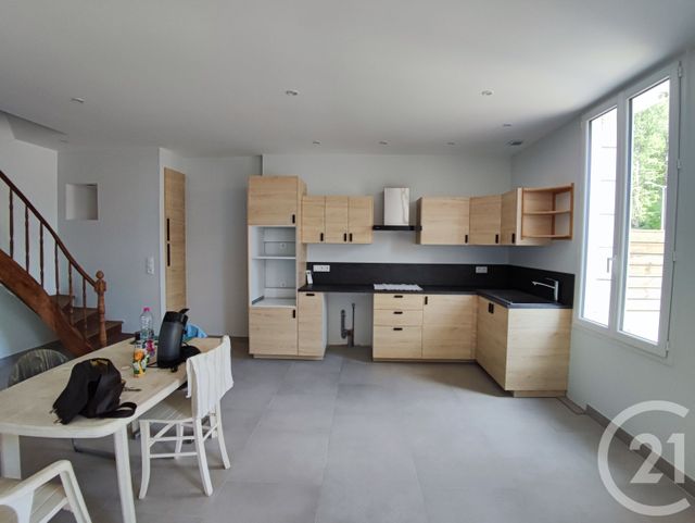 Appartement &agrave; louer - 4 pi&egrave;ces - 106,80 m2 - Montpon Menesterol - 24 - AQUITAINE