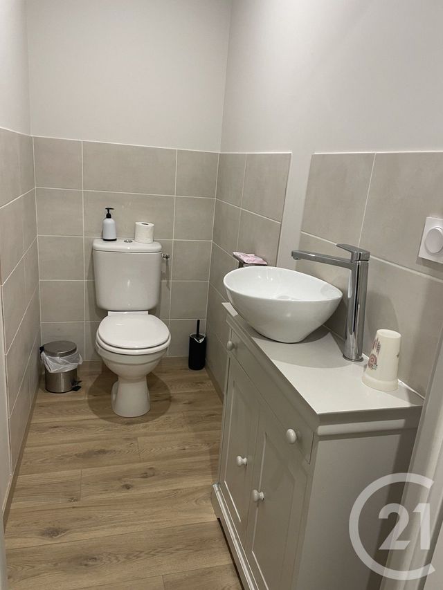 Appartement &agrave; louer - 4 pi&egrave;ces - 106,80 m2 - Montpon Menesterol - 24 - AQUITAINE