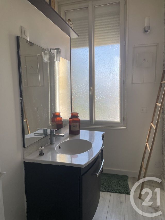Appartement F2 &agrave; louer - 2 pi&egrave;ces - 52 m2 - Montpon Menesterol - 24 - AQUITAINE