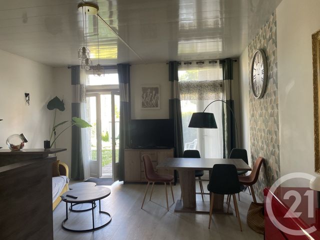 Appartement F2 &agrave; louer - 2 pi&egrave;ces - 52 m2 - Montpon Menesterol - 24 - AQUITAINE