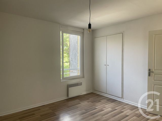 Appartement F3 &agrave; louer - 3 pi&egrave;ces - 71 m2 - Montpon Menesterol - 24 - AQUITAINE