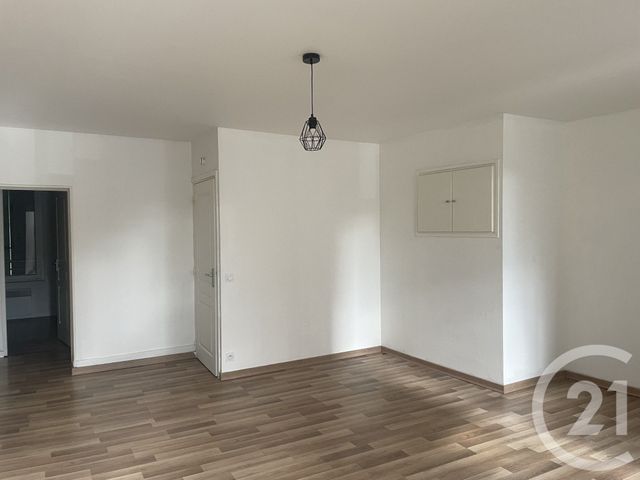 Appartement F3 &agrave; louer - 3 pi&egrave;ces - 71 m2 - Montpon Menesterol - 24 - AQUITAINE