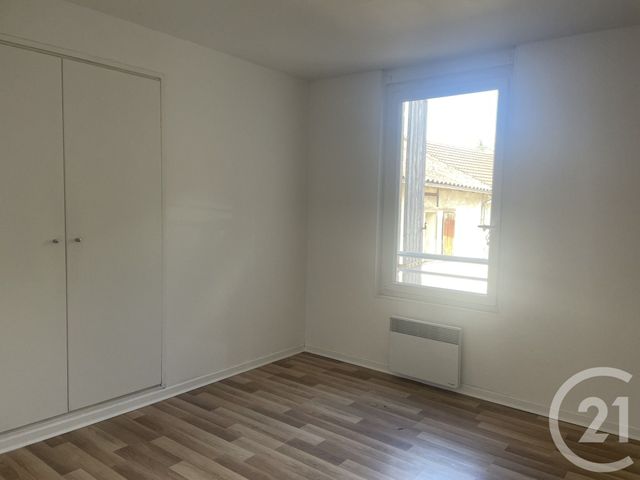 Appartement F3 &agrave; louer - 3 pi&egrave;ces - 71 m2 - Montpon Menesterol - 24 - AQUITAINE