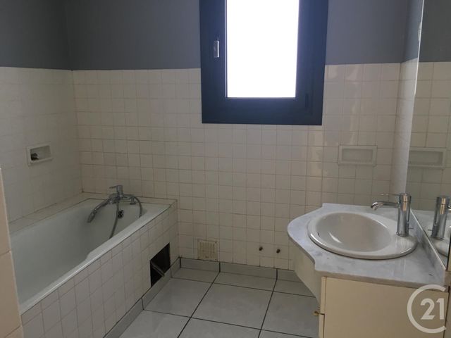 Maison &agrave; louer - 4 pi&egrave;ces - 82 m2 - Montpon Menesterol - 24 - AQUITAINE