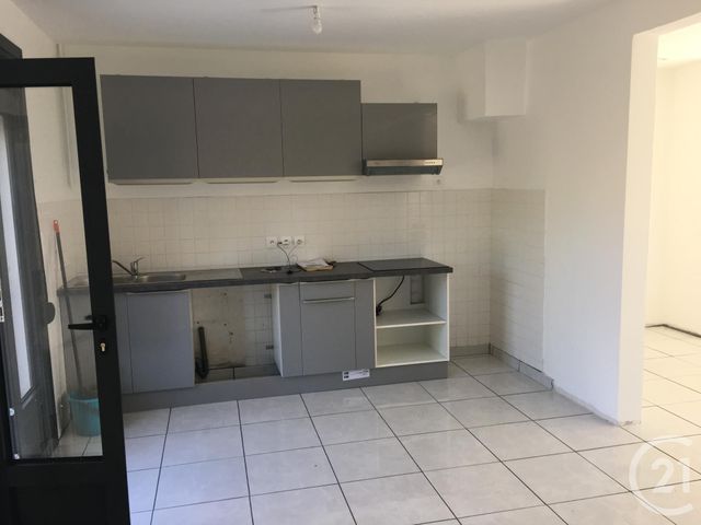 Maison &agrave; louer - 4 pi&egrave;ces - 82 m2 - Montpon Menesterol - 24 - AQUITAINE