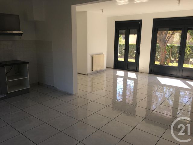 Maison &agrave; louer - 4 pi&egrave;ces - 82 m2 - Montpon Menesterol - 24 - AQUITAINE