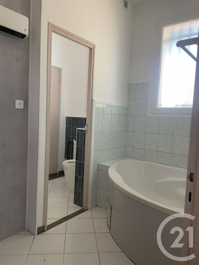 Maison &agrave; louer - 5 pi&egrave;ces - 150 m2 - Mussidan - 24 - AQUITAINE