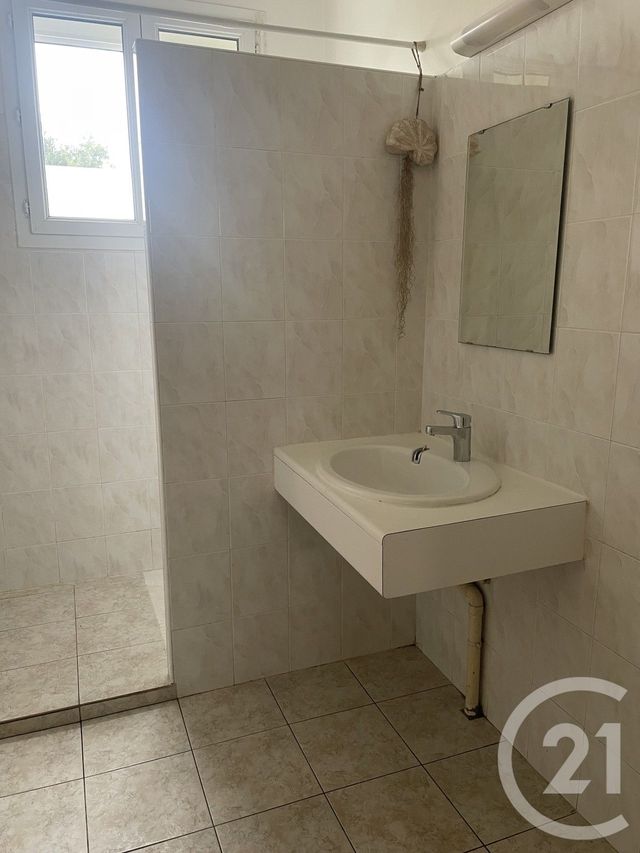 Maison &agrave; louer - 3 pi&egrave;ces - 89 m2 - Montpon Menesterol - 24 - AQUITAINE