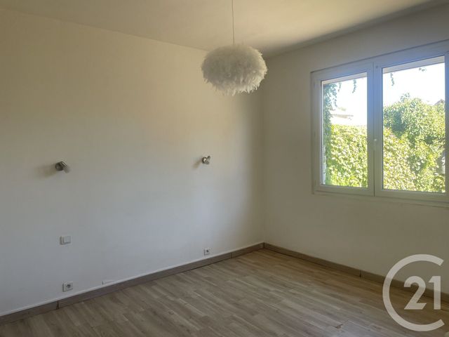 Maison &agrave; louer - 3 pi&egrave;ces - 89 m2 - Montpon Menesterol - 24 - AQUITAINE