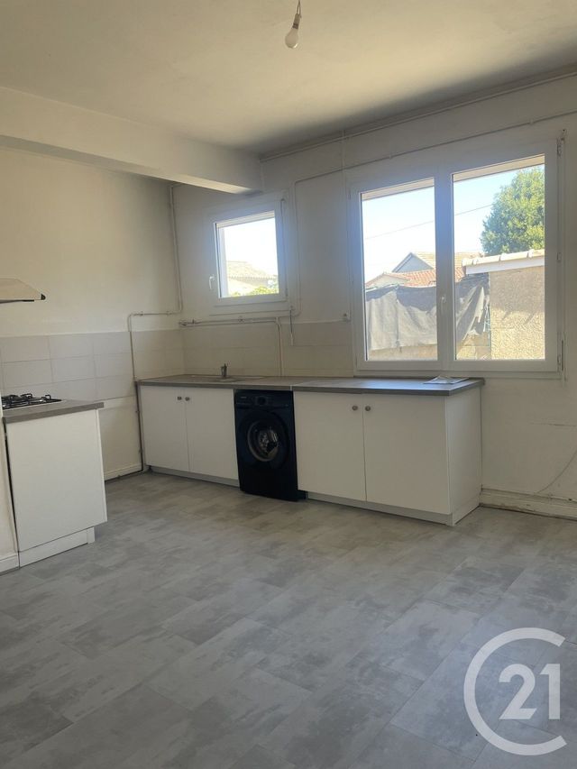 Maison &agrave; louer - 3 pi&egrave;ces - 89 m2 - Montpon Menesterol - 24 - AQUITAINE
