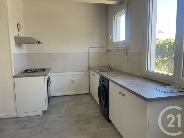Maison &agrave; louer - 3 pi&egrave;ces - 89 m2 - Montpon Menesterol - 24 - AQUITAINE