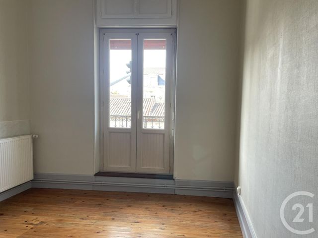 Appartement &agrave; louer - 4 pi&egrave;ces - 97,78 m2 - Montpon Menesterol - 24 - AQUITAINE