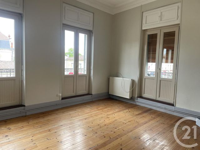Appartement &agrave; louer - 4 pi&egrave;ces - 97,78 m2 - Montpon Menesterol - 24 - AQUITAINE