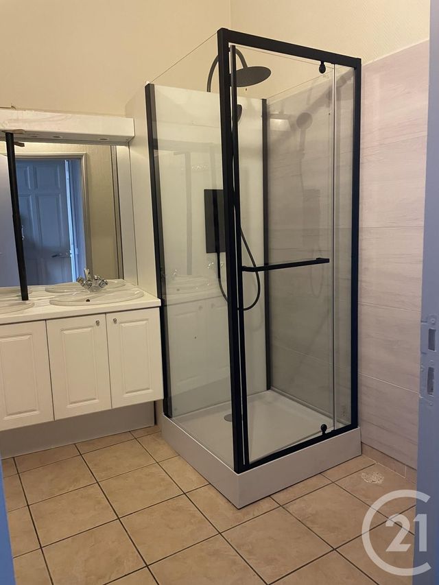 Appartement &agrave; louer - 4 pi&egrave;ces - 97,78 m2 - Montpon Menesterol - 24 - AQUITAINE
