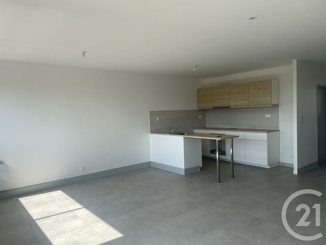 Appartement &agrave; louer - 4 pi&egrave;ces - 105,20 m2 - Montpon Menesterol - 24 - AQUITAINE