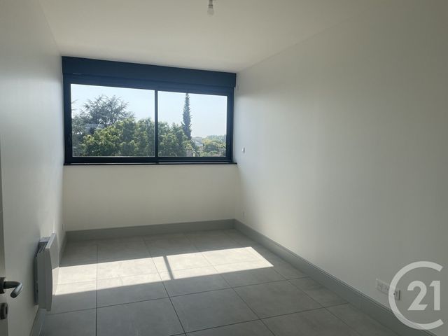 Appartement &agrave; louer - 4 pi&egrave;ces - 105,20 m2 - Montpon Menesterol - 24 - AQUITAINE