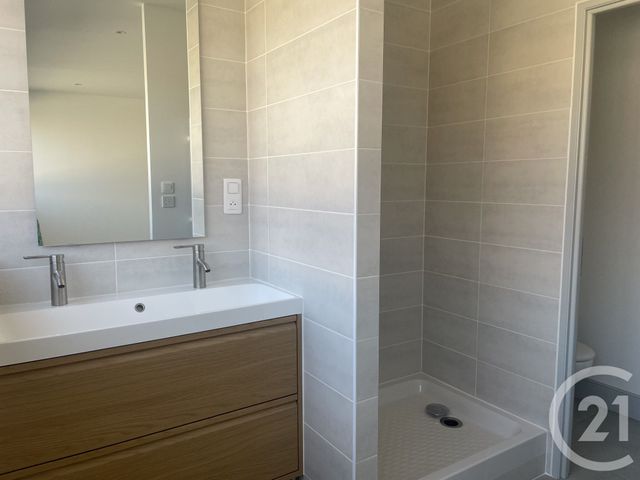 Appartement &agrave; louer - 4 pi&egrave;ces - 105,20 m2 - Montpon Menesterol - 24 - AQUITAINE