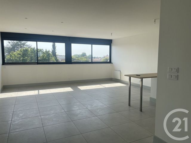 Appartement &agrave; louer - 4 pi&egrave;ces - 105,20 m2 - Montpon Menesterol - 24 - AQUITAINE