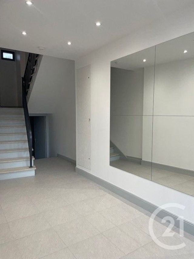 Appartement &agrave; louer - 4 pi&egrave;ces - 105,20 m2 - Montpon Menesterol - 24 - AQUITAINE
